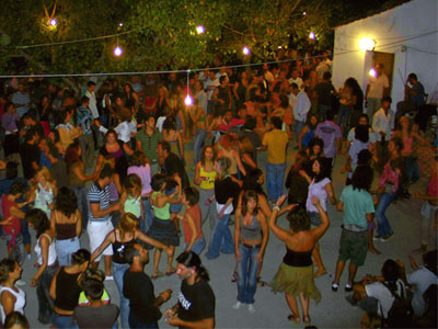 Ικαριώτικο γλέντι στο Πέραμα