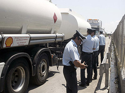 Kλοπή πετρελαίου από  στρατιωτικό όχημα