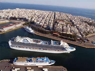 Η κρουαζιέρα μένει στον Πειραιά!