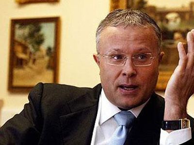 Τον αναγκάζουν να παραιτηθεί!