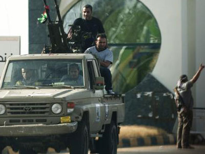 Ένοπλοι περικύκλωσαν το αεροδρόμιο της Λιβύης