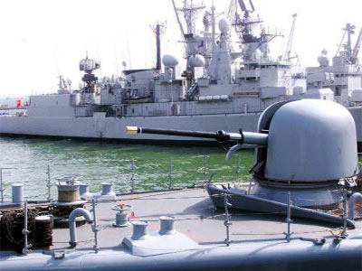 Στο λιμάνι του Πειραιά τρία πλοία του ΝΑΤΟ