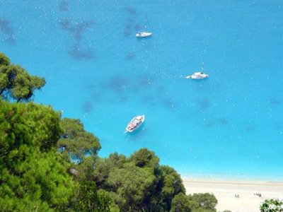 Εντοπισμός και απεγκλωβισμός ατόμων από δύσβατη παραλία στη Λευκάδα