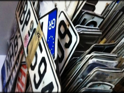 «Λόγω εκλογών» οι πινακίδες επιστρέφονται