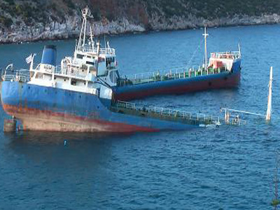 Υδροφόρο πλοίο βυθίστηκε στο Κρυονέρι