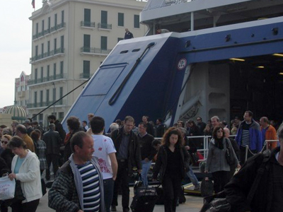 “Μάχη” για ένα εισιτήριο