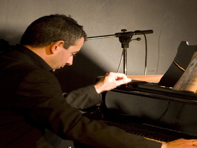 Strangely Beautiful Songs στο Δημαρχείο Νίκαιας-Αγ. Ι. Ρέντη