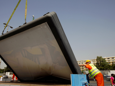 Ξηλώνονται πινακίδες και από ιδιωτικούς χώρους