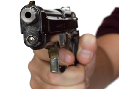 Πυροβόλησε στον αέρα για να ξεφύγει