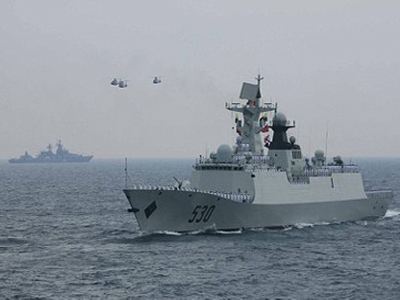 Πολεμικά πλοία της Κίνας νότια της Ιαπωνίας