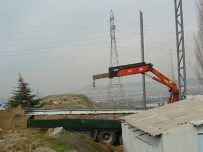 Ξήλωσαν διαφημιστικές πινακίδες στην Πολίχνη