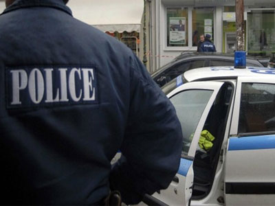 Τη λήστεψαν στην είσοδο της πολυκατοικίας της