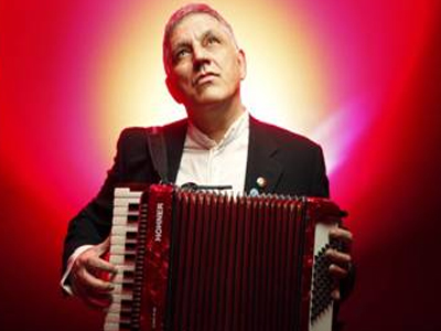 Στην Πάτρα ο Νίκος Πορτοκάλογλου