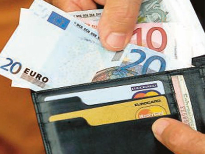 Παρέδωσε πορτοφόλι με 400 ευρώ!