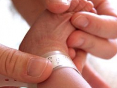 Πουλούσαν το μωρό τους 5.000 ευρώ