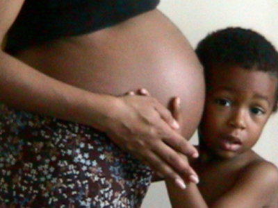 Έμεναν έγκυες και πουλούσε τα μωρά τους