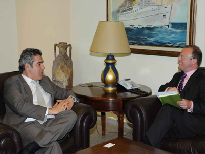 Συνάντηση Μουσουρούλη με τον Βρετανό Πρέσβη