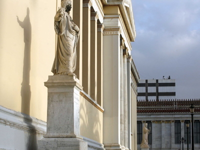 Εξετάζουν άρση του ασύλου