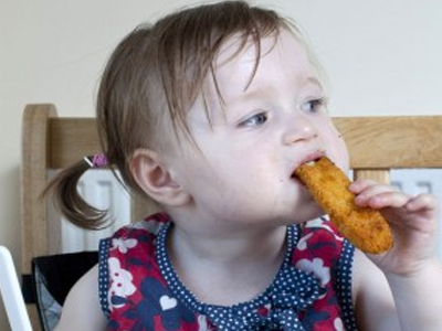 Είναι αλλεργική στα πάντα εκτός από τις… ψαροκροκέτες!