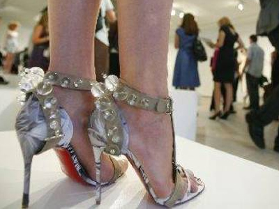 Το καλοκαίρι θέλει τα… ψηλοτάκουνά του!