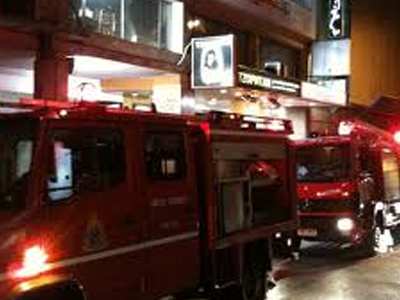 Πυρκαγιές σε γραφεία Συνδέσμου Φιλάθλων και σταθμευμένα αυτοκίνητα