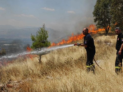 Σε εξέλιξη πυρκαγιά στην Ελούντα