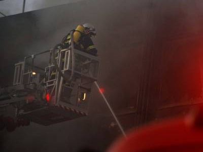 Πυρκαγιά σε μάντρα σκαφών στην Ελευσίνα