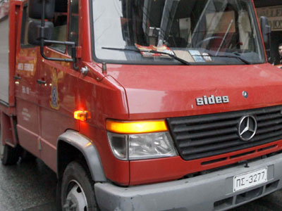 Έρευνες της Πυροσβεστικής για εγκλωβισμό στην Πλάκα