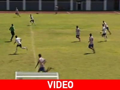 Το έβαλε από τη σέντρα…