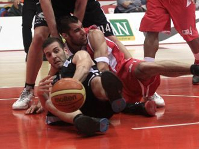 «Σκούπισε» τον ΠΑΟΚ ο Ολυμπιακός