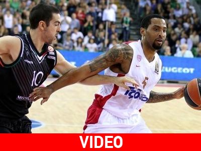 Συνεχίζει αήττητος ο Ολυμπιακός, 70-62 τη Σιένα