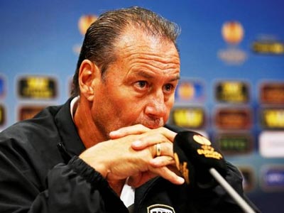 Στέφενς: «Να παίξουμε το δικό μας ποδόσφαιρο»