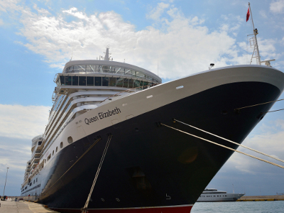 Queen Elizabeth: Το πλωτό παλάτι!