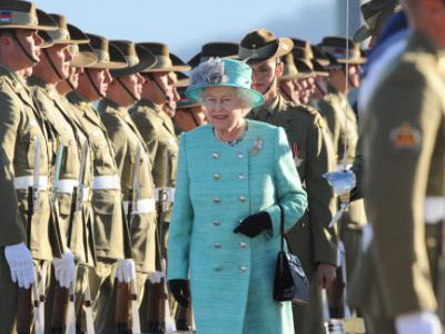 Πάρτι προς τιμήν της Βασίλισσας!