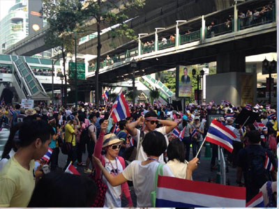 «Δεν σταματάμε τις διαδηλώσεις παρά τη διάλυση του κοινοβουλίου»