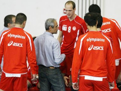 Ολυμπιακός: Αποχαιρέτησε τους παίκτες ο Καλμαζίδης