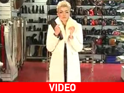 Η Ramona στην πρώτη της επαγγελματική εμφάνιση Η Ramona στην πρώτη της επαγγελματική εμφάνιση