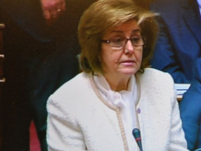 Και μ’ ένα πόδι φωνασκούσε