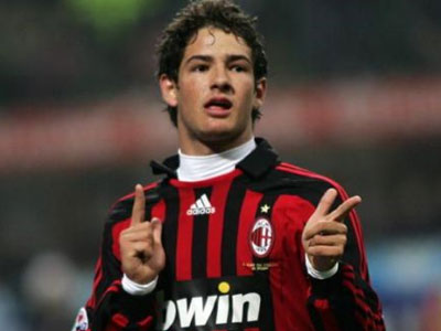 Στο -7 από την κορυφή η Μίλαν, 2-0 την Μπάρι