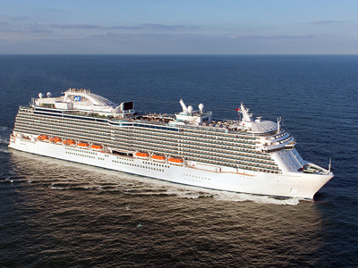 Ένα από τα μεγαλύτερα κρουαζιερόπλοια του κόσμου, στον Πειραιά