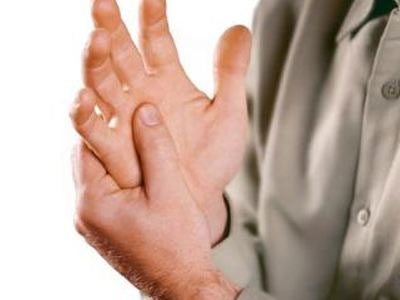 Πώς τα χαμηλά επίπεδα τεστοστερόνης σχετίζονται με τη ρευματοειδή αρθρίτιδα;