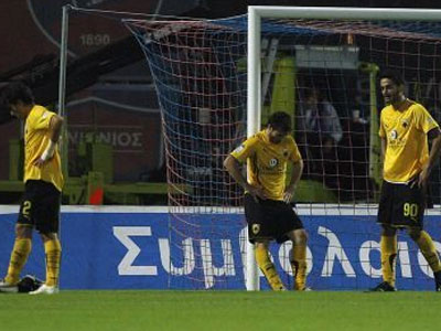 Παρατράβηξε η «οπερέτα» στην ΑΕΚ, με την ομάδα έτοιμη να καταρρεύσει…