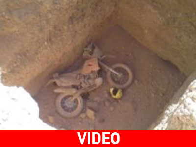 Έχασε τη γη κάτω από τη… μοτοσικλέτα της