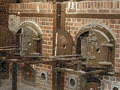 Απέσυραν το αμφιλεγόμενο παζλ με τους φούρνους στο Νταχάου