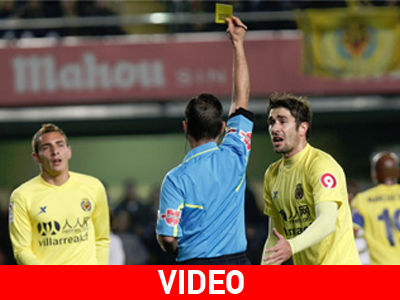 Πήρε δύο κίτρινες κάρτες αλλά συνέχισε να παίζει…