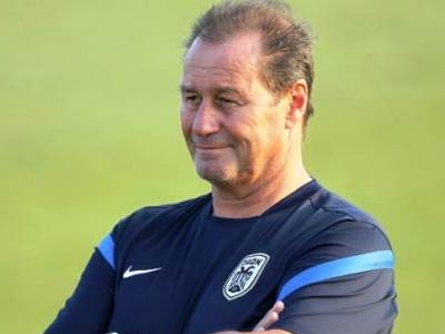 «Δεν πάει η μπάλα γρήγορα από την άμυνα στην επίθεση»