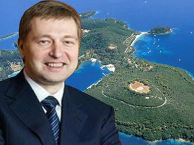 Μουσικός αρνήθηκε τα εκ. του Ριμπολόβλεφ για έναν…χιτώνα!