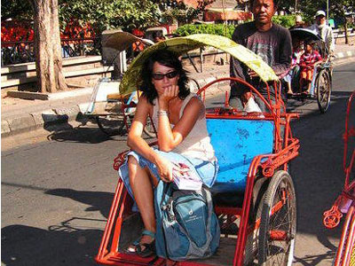 Κινδύνευσε έγκυος από αυτοκινητοπομπή του Zardari