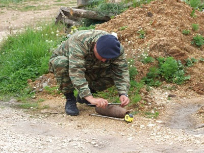 Πολεμικές ρουκέτες βρέθηκαν σε ελαιώνα στο Θέρμο!