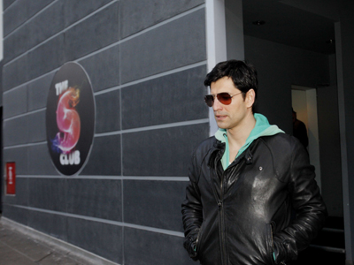 Σοκαρισμένος ο Σάκης από την πυρκαγιά στο «S Club»